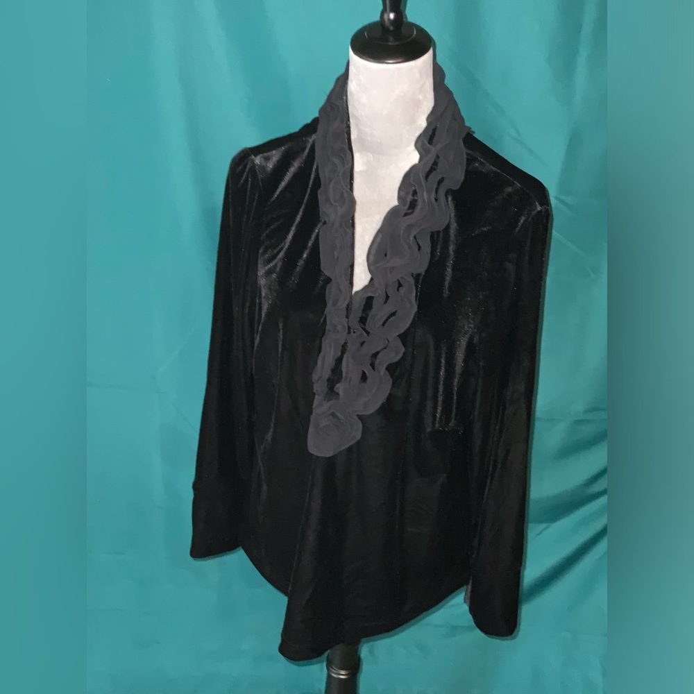 Andre Oliver, Women’s Size 2X top, black with ruffle neck, EUC